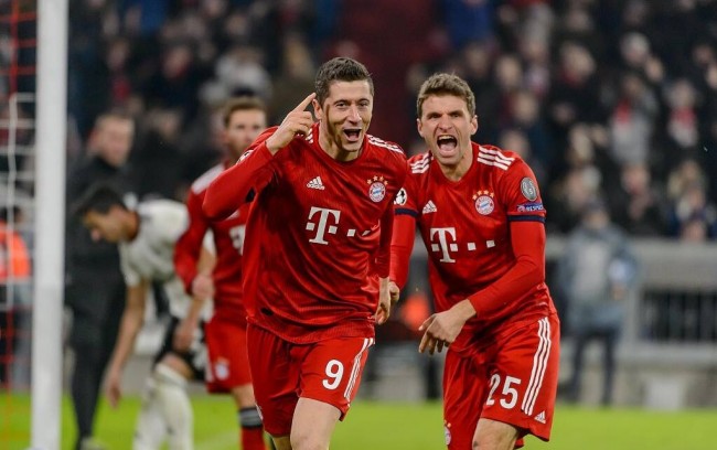 她成为了媒 她成为了媒